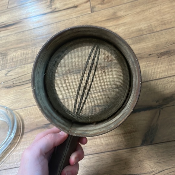 vintage flour sifter - Picture 3 of 3